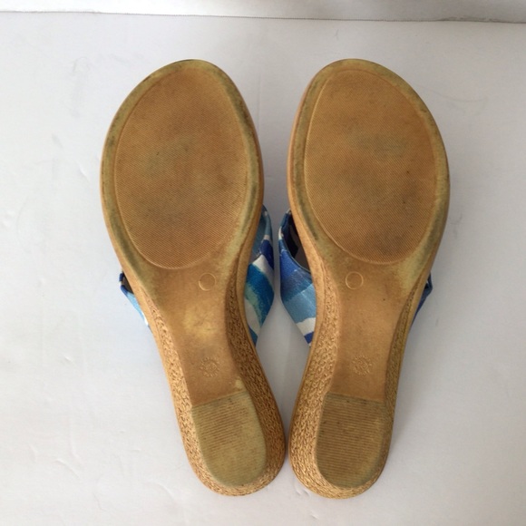 Italian Shoemakers Blue & White Thong Sandals, 8 1/2 - Picture 6 of 7